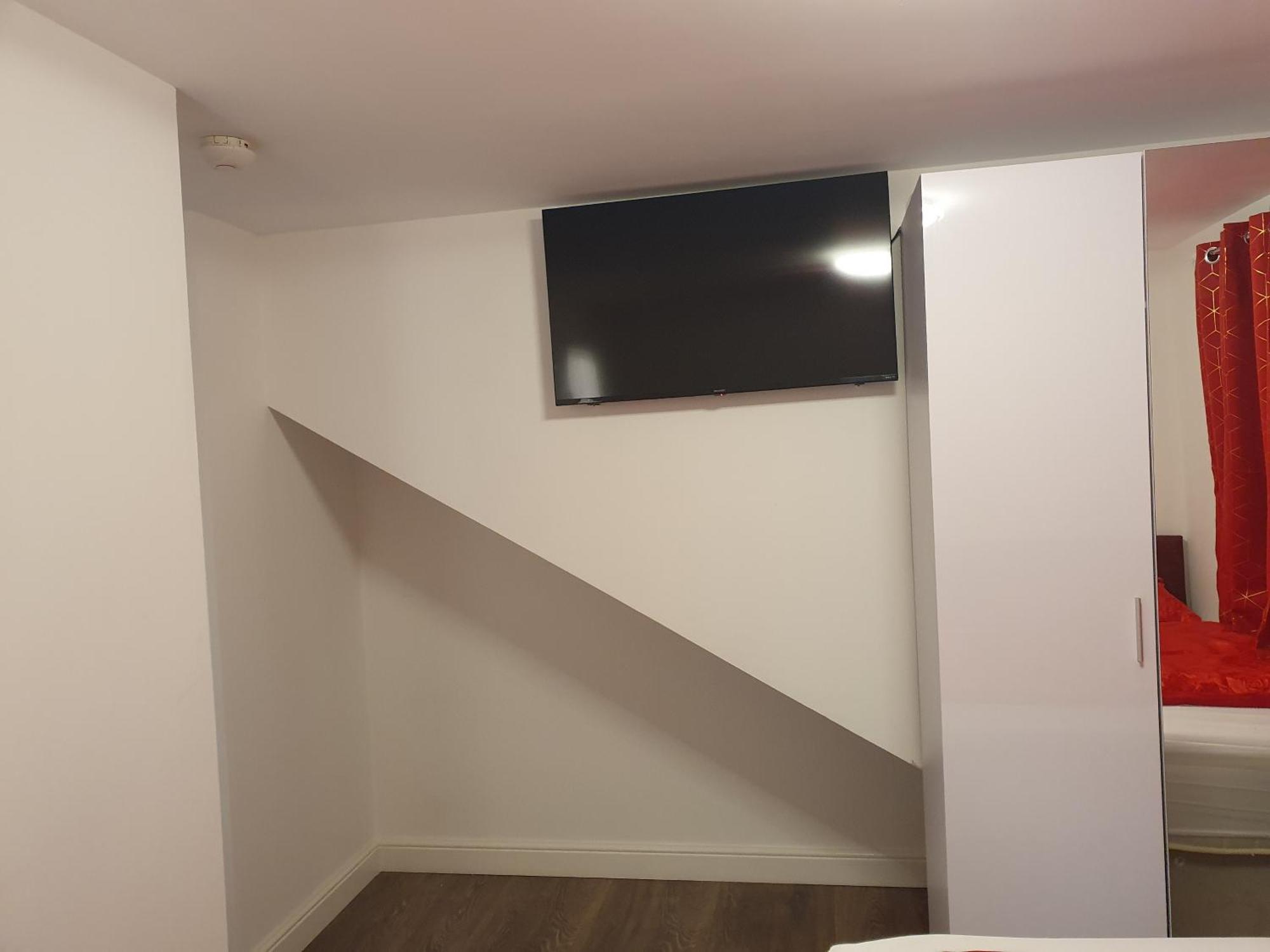 Amh Hotel - Greenford Station Northolt  Экстерьер фото
